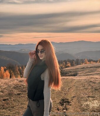 scarlett_roxy Голі Зливи OnlyFans Фото 4