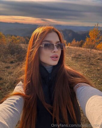 scarlett_roxy Голі Зливи OnlyFans Фото 5