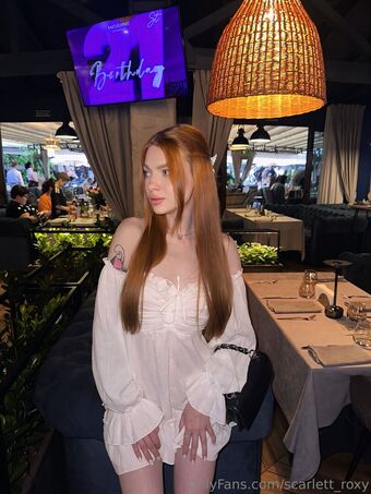 scarlett_roxy