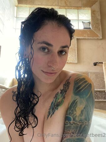 sentientbees2 Голі Зливи OnlyFans Фото 11