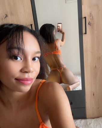 Shaney Голі Зливи OnlyFans Фото 12