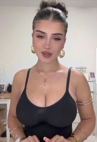 Shathi Голі Зливи OnlyFans Фото 13