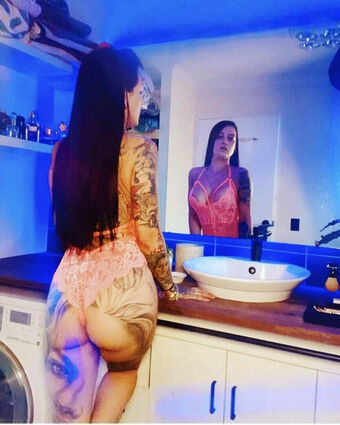 ShellandHuzz Голі Зливи OnlyFans Фото 10