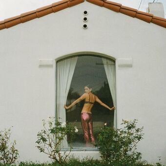 Shelley Hennig Голі Зливи OnlyFans Фото 52