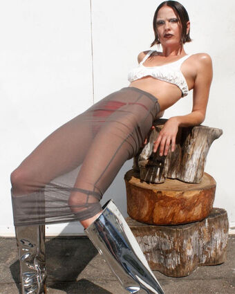 Shelley Hennig Голі Зливи OnlyFans Фото 54