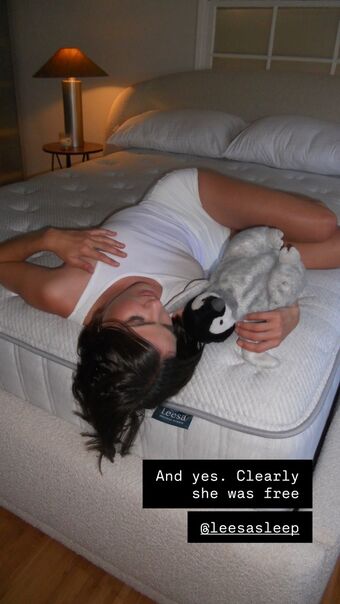 Shelley Hennig Голі Зливи OnlyFans Фото 58