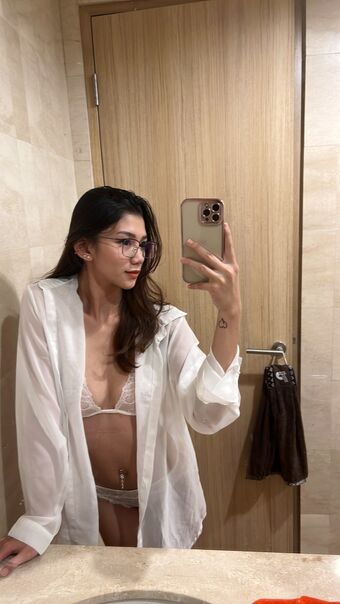 Shinta Khyuliang Голі Зливи OnlyFans Фото 23