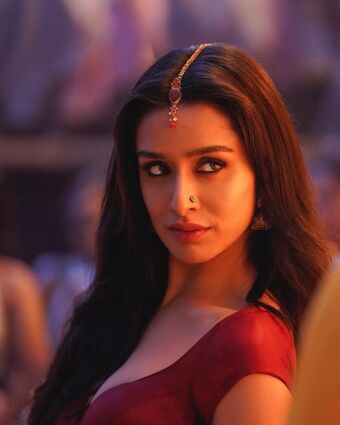 Shraddha Голі Зливи OnlyFans Фото 18