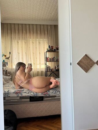 simgebarankoğlu Голі Зливи OnlyFans Фото 3