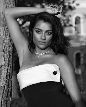 Simone Ashley Голі Зливи OnlyFans Фото 122