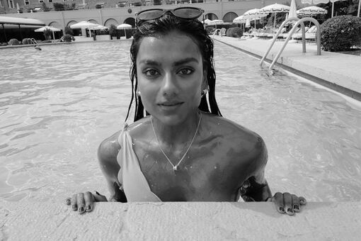 Simone Ashley Голі Зливи OnlyFans Фото 123