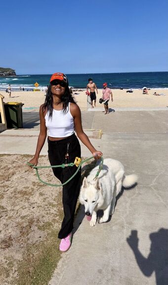 Simone Ashley Голі Зливи OnlyFans Фото 125