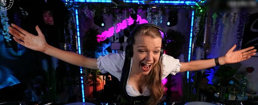 Sintica Голі Зливи OnlyFans Фото 51