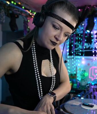 Sintica Голі Зливи OnlyFans Фото 63