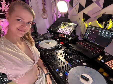 Sintica Голі Зливи OnlyFans Фото 67