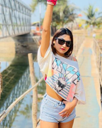 Sital Karki Голі Зливи OnlyFans Фото 7