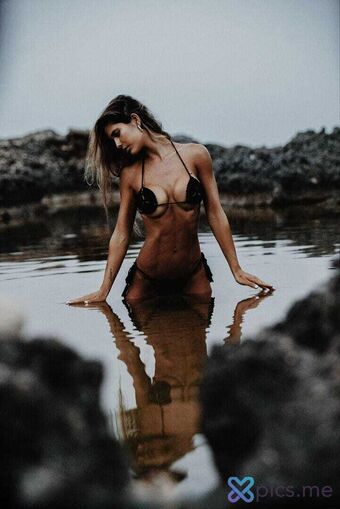 Sof. Alegrecosta Голі Зливи OnlyFans Фото 12