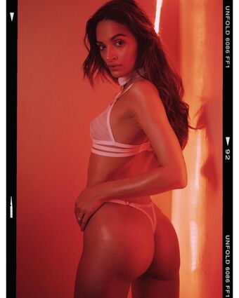 Sofía Anro Голі Зливи OnlyFans Фото 3