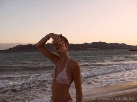 sofia_ash Голі Зливи OnlyFans Фото 24