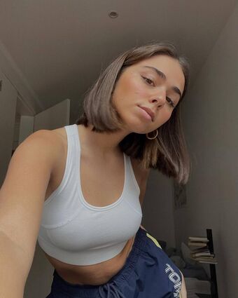 Sofia Barbosa Голі Зливи OnlyFans Фото 23