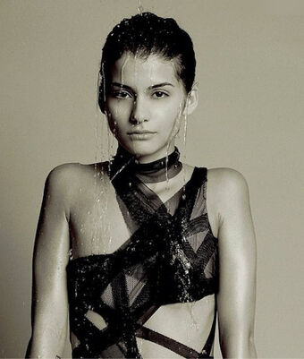 Sofia Black-D'Elia Голі Зливи OnlyFans Фото 15