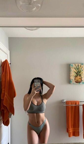 Sofia Cola Голі Зливи OnlyFans Фото 5