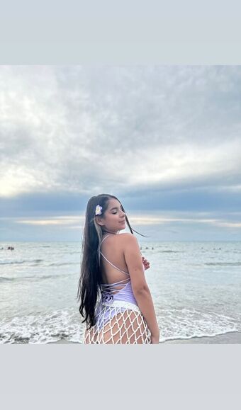 Sofia Cortez Голі Зливи OnlyFans Фото 25
