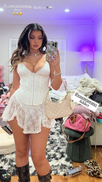 Sofia-jamora Голі Зливи OnlyFans Фото 410