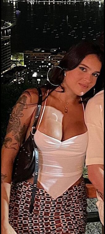 Sofia Martins Голі Зливи OnlyFans Фото 9