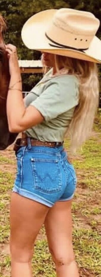 Sofia McDonald Голі Зливи OnlyFans Фото 25