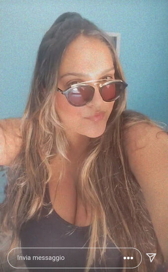 Sofia Mendonca Голі Зливи OnlyFans Фото 2