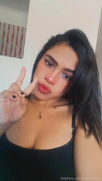 Sofia Morales Голі Зливи OnlyFans Фото 15