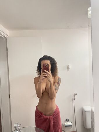 Sofia Rabelloicial Голі Зливи OnlyFans Фото 10