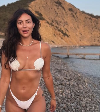 Sofia Ribeiro Голі Зливи OnlyFans Фото 19