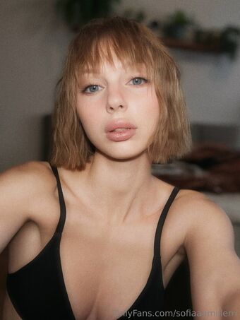 sofiaaamillerrr Голі Зливи OnlyFans Фото 61