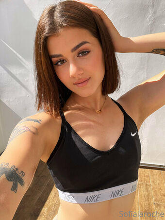 sofialaroche Голі Зливи OnlyFans Фото 47