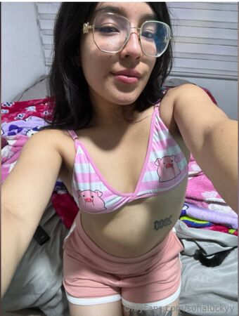 sofialuckyy Голі Зливи OnlyFans Фото 4