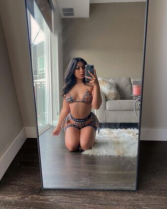 Sofiaofficals Голі Зливи OnlyFans Фото 5