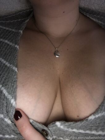 sofiathethirst Голі Зливи OnlyFans Фото 15