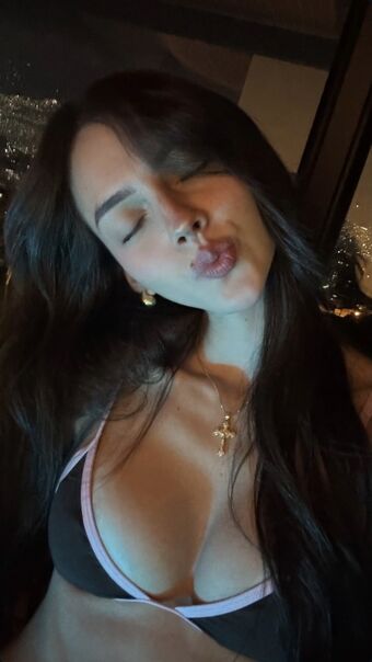 sofiavve Голі Зливи OnlyFans Фото 9
