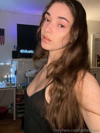 Sofie Kay Голі Зливи OnlyFans Фото 7