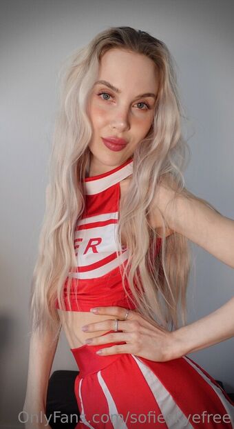 sofieskyefree Голі Зливи OnlyFans Фото 23