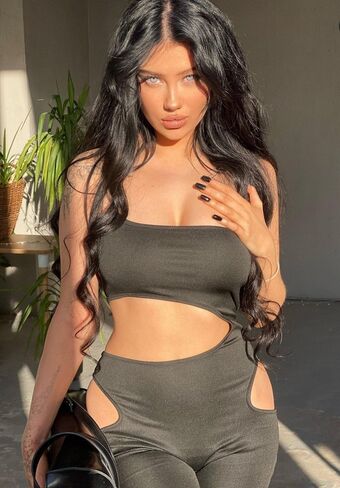 sofimoonlight Голі Зливи OnlyFans Фото 17