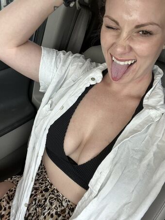 Sofya Brooke Голі Зливи OnlyFans Фото 4