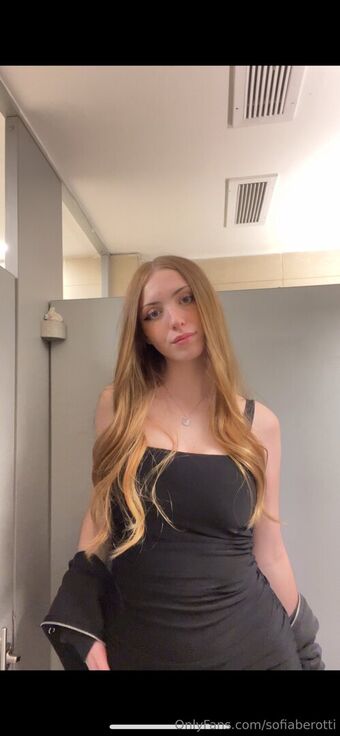 sofylotta Голі Зливи OnlyFans Фото 11