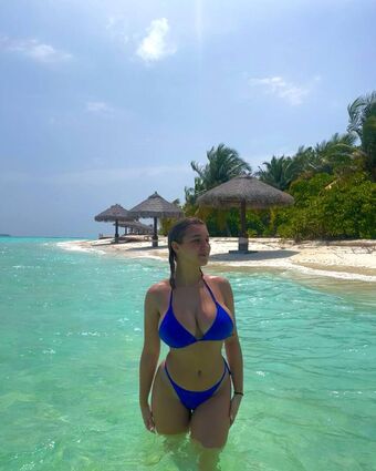 Solène Голі Зливи OnlyFans Фото 9