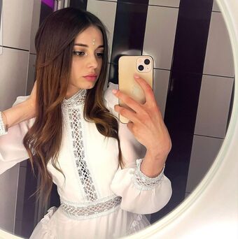 SolorUlia Голі Зливи OnlyFans Фото 1