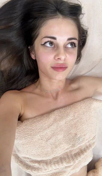 SolorUlia Голі Зливи OnlyFans Фото 7