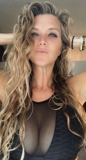 sonnirae Голі Зливи OnlyFans Фото 10