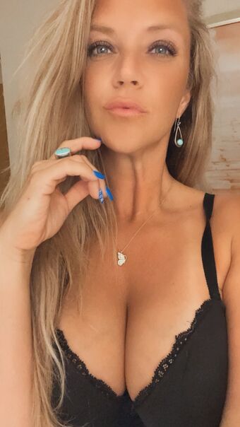 sonnirae Голі Зливи OnlyFans Фото 11